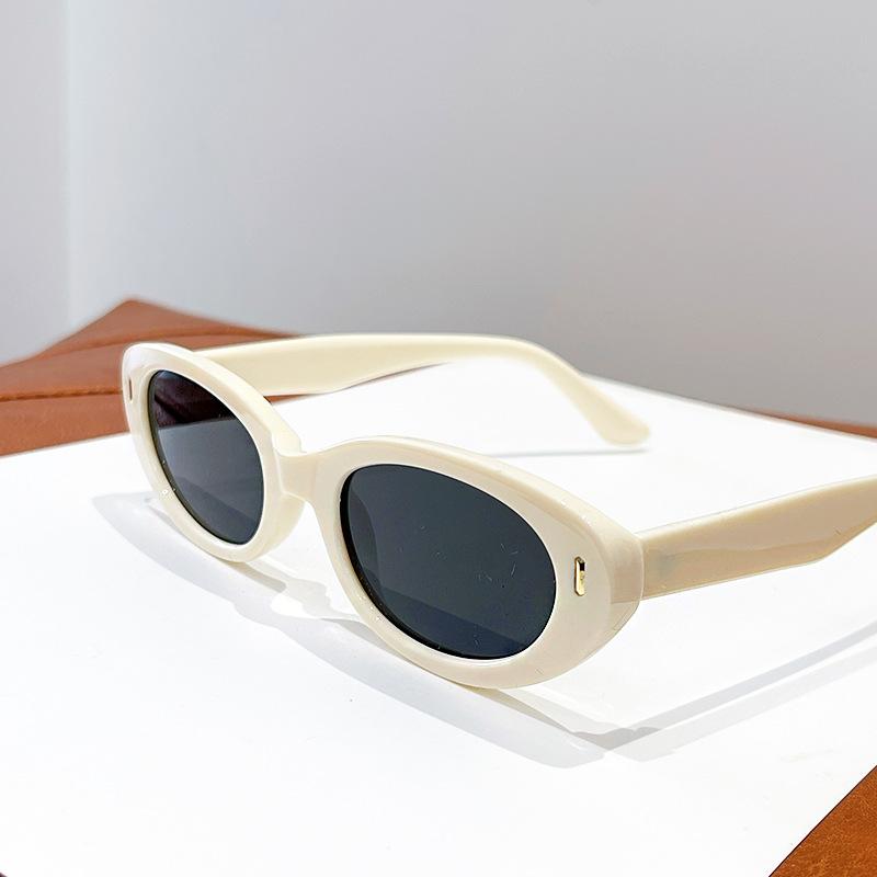 Cute Oval Sunglasses 2025 Women Fashion Vintage Candy Color Rim Shades Trendy Brand Design Travelling Decor Sun Glasses