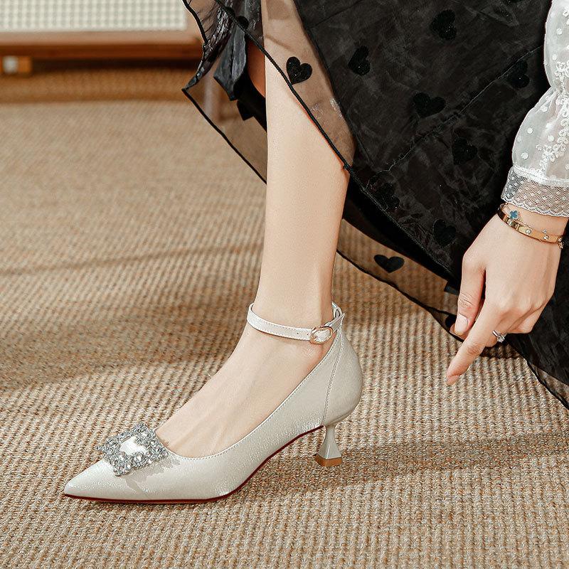 Pointed one-word strap high heels women's thin heels 2025 new Chinese red Xiuhe bridal wedding shoes medium heel single shoes