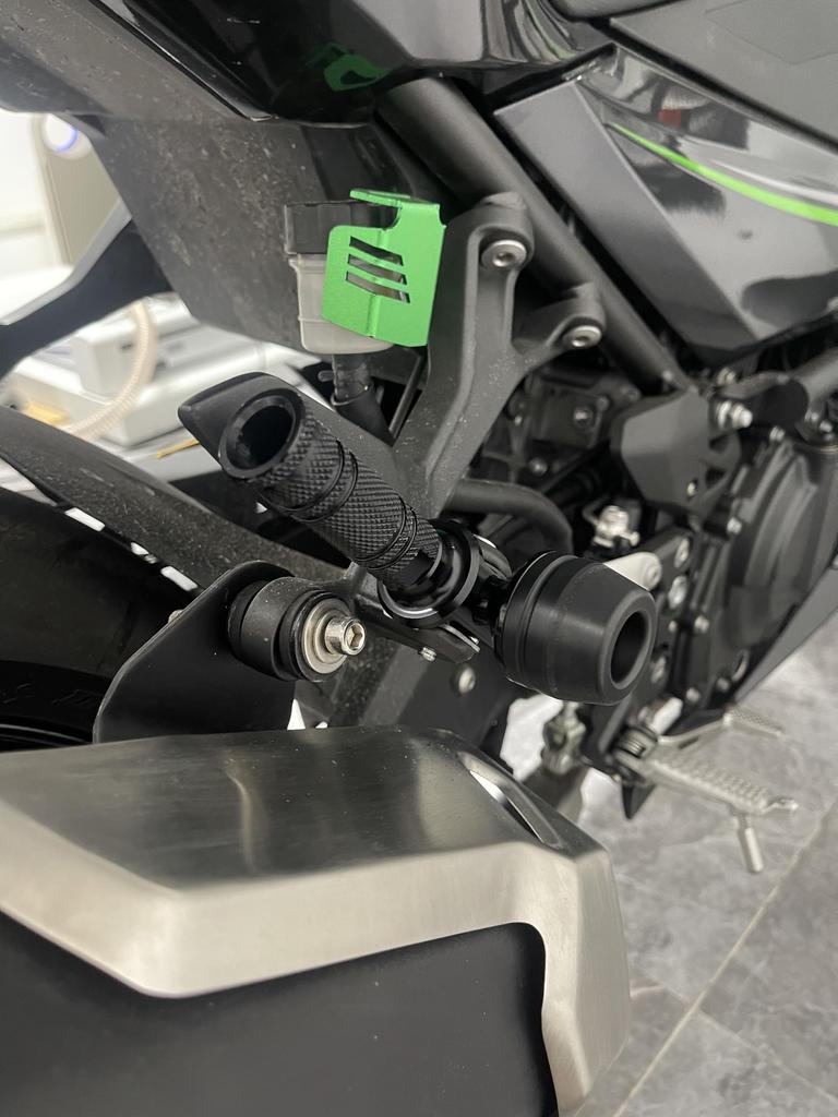Motorcycle Tandem Step Slider For Kawasaki ZX-25R/SE ZX-4R/SE ZX-4RR Ninja 250 Ninja 400 Z250 Z400 All Year Aluminum (Black)