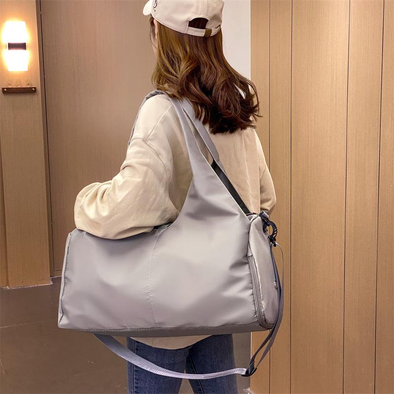 Large Capacity Women's Yoga Fitness Bag - Oxford Cloth Shoulder Bag with Shoe Compartment, Lightweight for Travel.