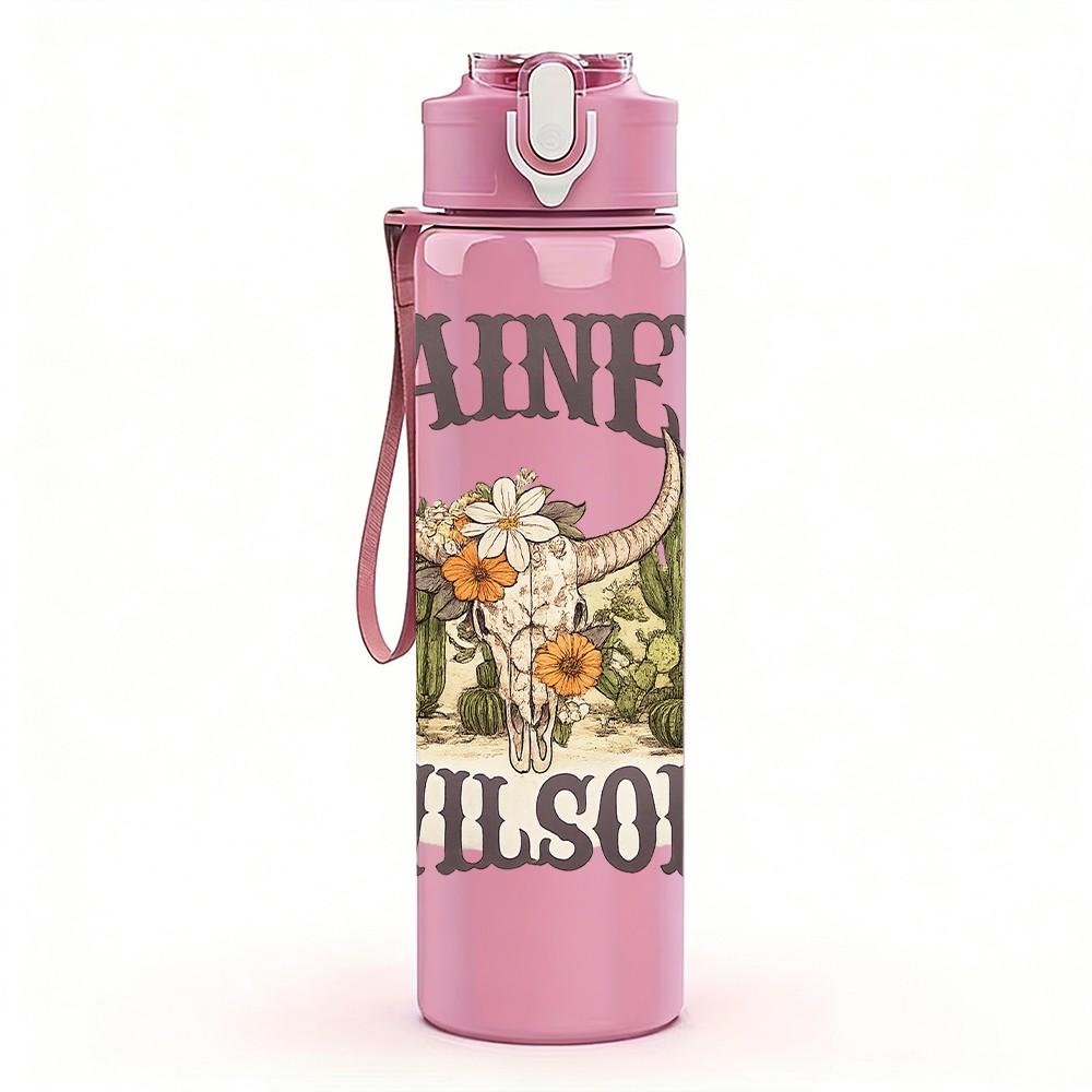 1PC Lainey Wilson Retro Western Text Print 750ml Color Plastic Sports Water Bottle Leakproof Flip Straw Lid Suitable for Sports Office Home Use