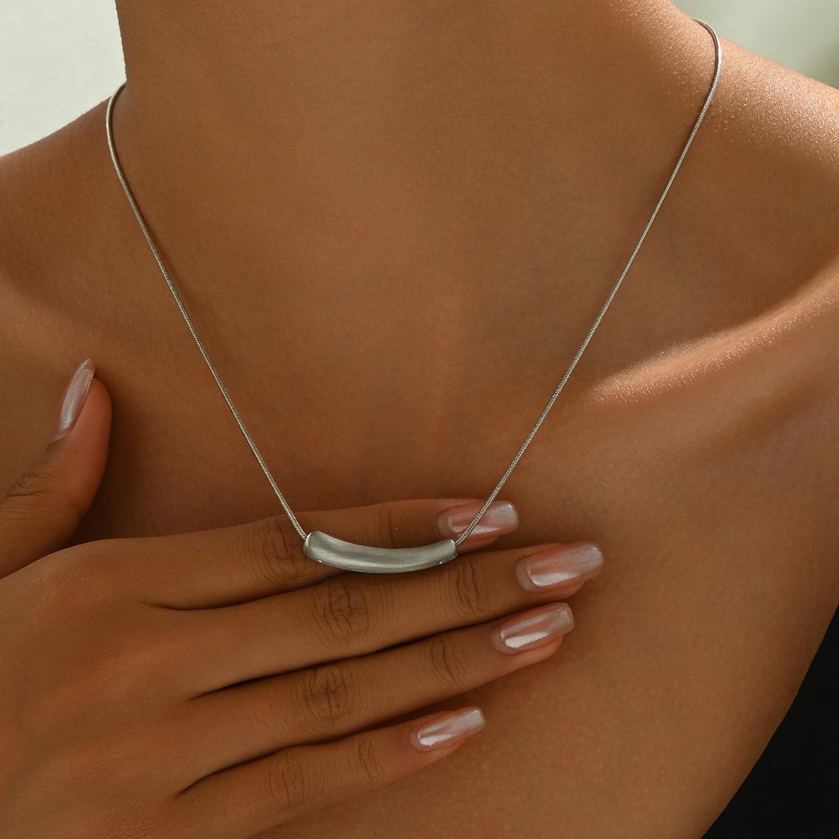 

Геометрический легкий роскошный изогнутый металлический дизайн кулон ожерелье женская индивидуальность модная ключичная цепочка универсальный предмет украшения