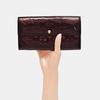 [Pre-Owned] Sarah Wallet Snap Closure Logo Embossed Folded Patent Leather - Very Good #WVIH1Q