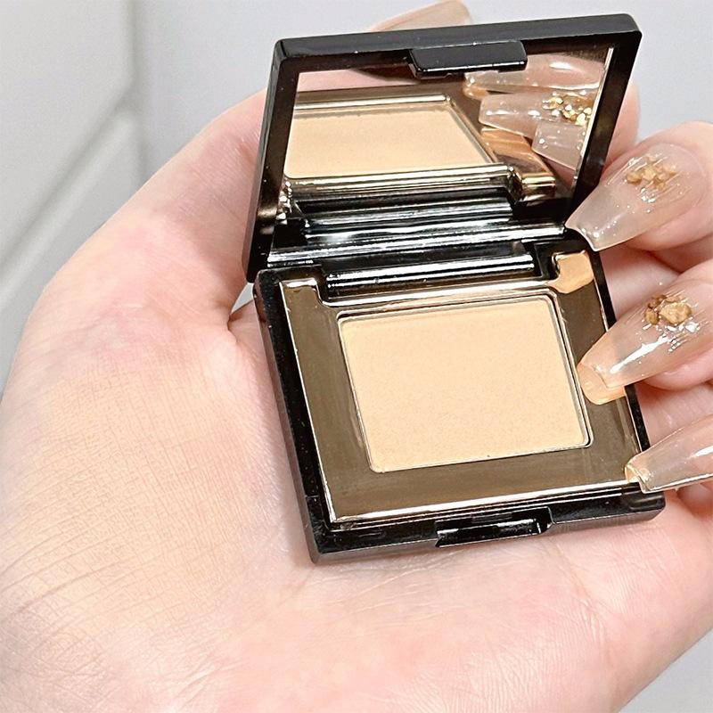 

Phantom Bear Single Color Eyeshadow Intense Shimmer Pearlescent Atmosphere No-Makeup Daily Commute Tear Trough Brightening Eye Primer Makeup 1.8g
