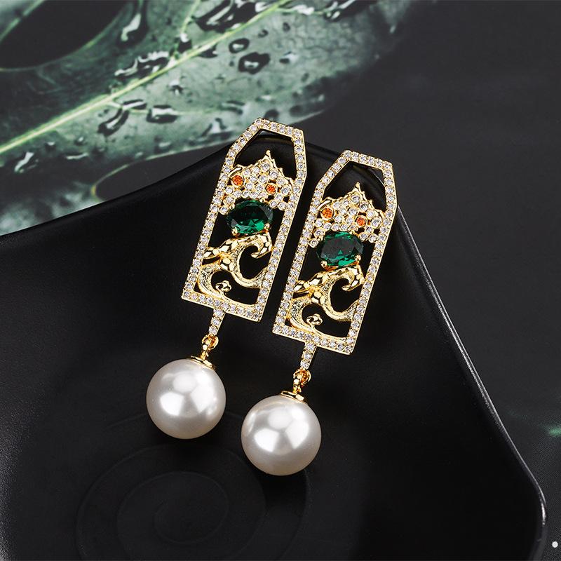 

Новые серьги-гвоздики с жемчугом, золотая лента меняет цвет при фиолетовом освещении, красные корундовые ретро-новые китайские серьги, женские.