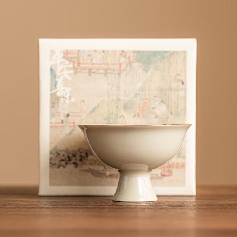 Zhi Nian Hua Hand-Painted Ceramic Master Tea Cup - Warm Oriole Ash Grey