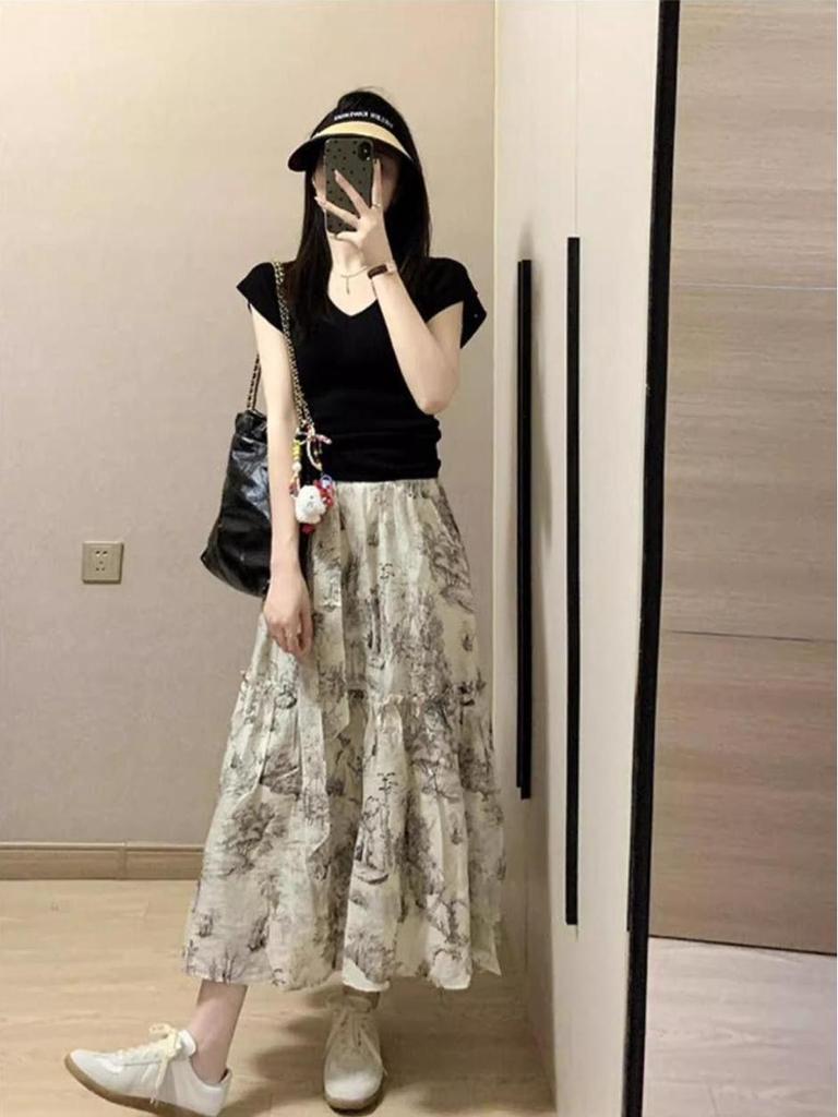 Plus Size Summer Outfit: V-neck Short-sleeve Tee & Ink Painting Skirt Set