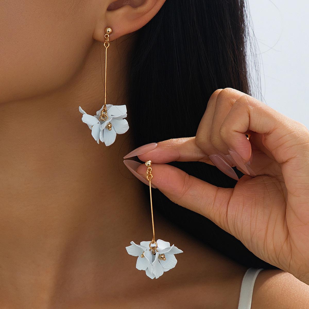 

Изысканные серьги с кисточками в виде цветов - дизайн в корейском и японском стиле белый