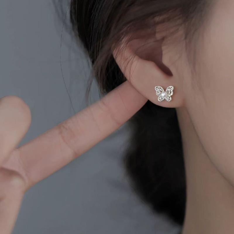 Butterfly Stud Earrings - Niche Earrings with An Elegant Touch for Women's Jewelry.