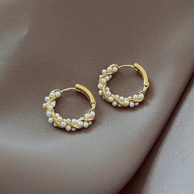 Minimalist and elegant, light luxury, high-end geometric earrings for women, popular vintage style ear accessories