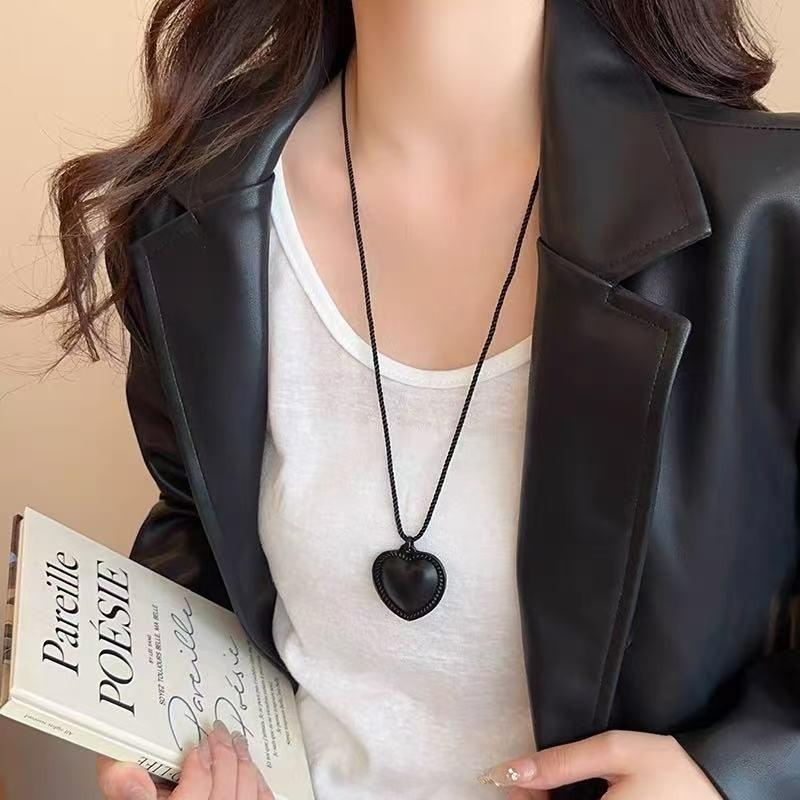 Retro Autumn and Winter Long Necklace Women's High-end Sweater Chain Niche Design Accessories