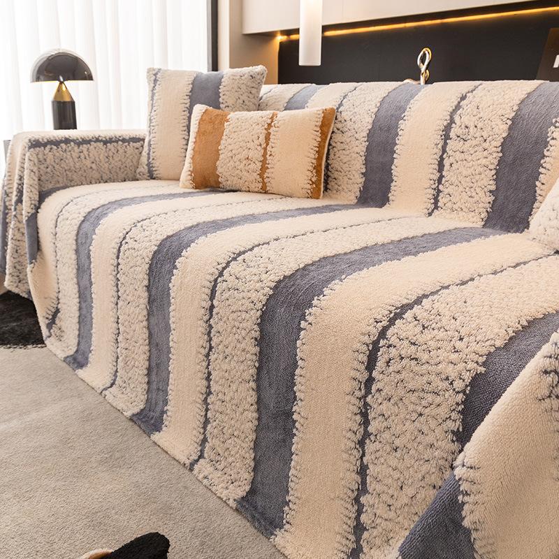 Sofa Protector, Vintage Interlaced Comfortable Sofa Blanket, Suitable for Pets, Anti-slip Protection, Luxury Thick Velvet Sofa Cover