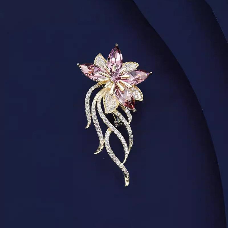 Flash Diamond Floating Flower Brooch, High-End Female Exquisite Crystal Brooch, Light Luxury, Niche Design Pin, Suit Accessories