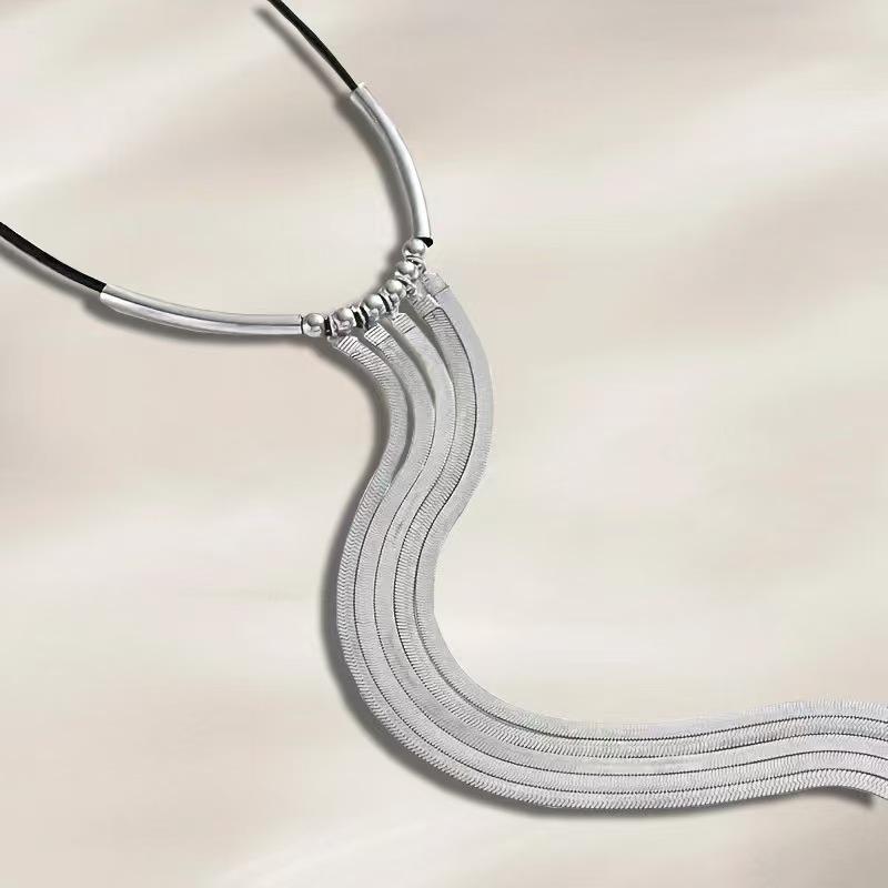 

Accessories Hip Hop Metal Snake Bone Chain Necklace Trendy Geometric Long Woven Clavicle Necklace срібло сірий колір
