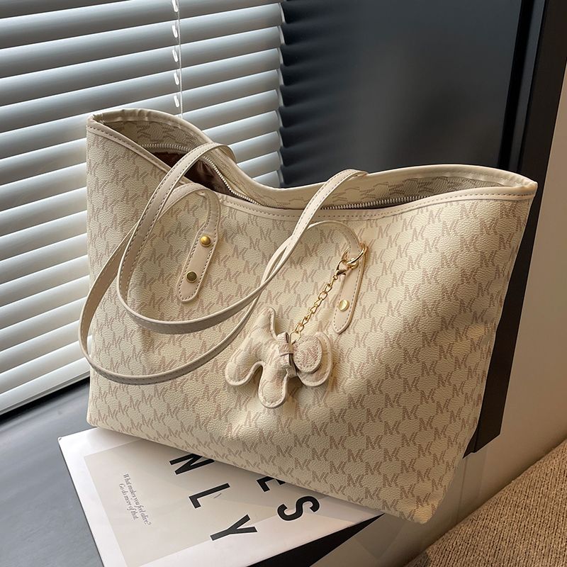 

Large Capacity Versatile Advanced Texture Satchel Commuter Women s Bag Rice free pendant