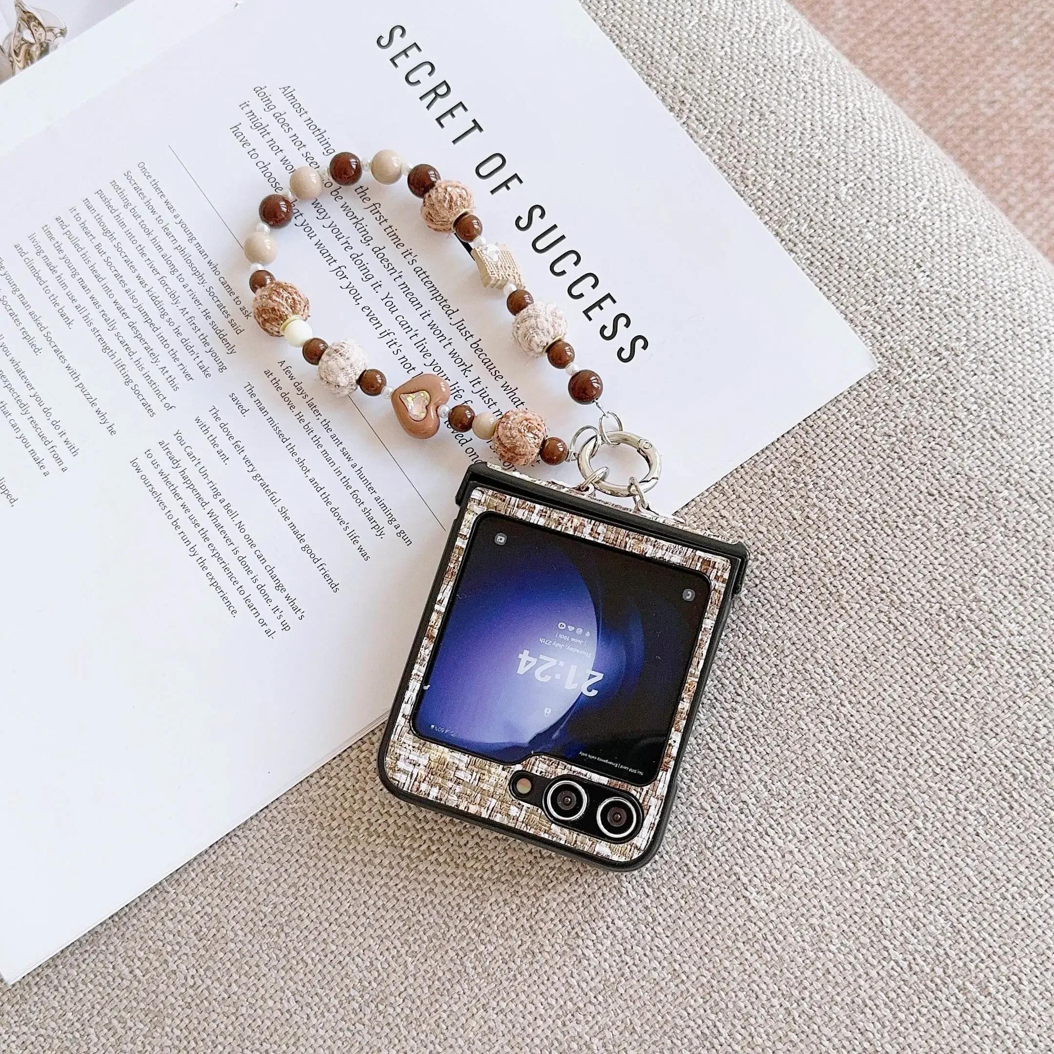 

Чехол из ПУ кожи с решеткой и блестящим бисерным ремешком-браслетом на запястье для телефона Samsung Galaxy Z Flip 6 5 4 3 For Samsung Galaxy Z Flip6