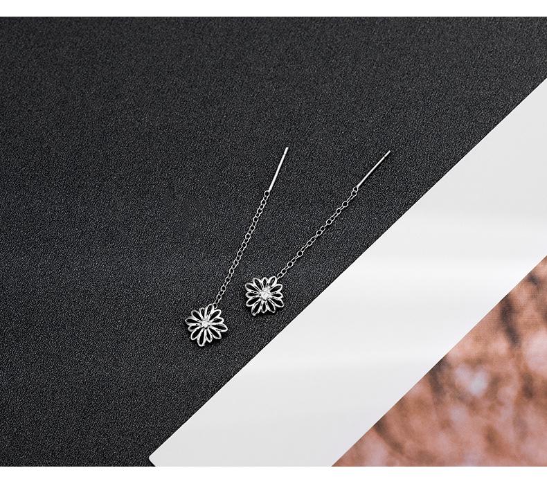 Banyan Tree S925 Silver Daisy Earrings: Simple, Trendy Flower Design for Women (2022)