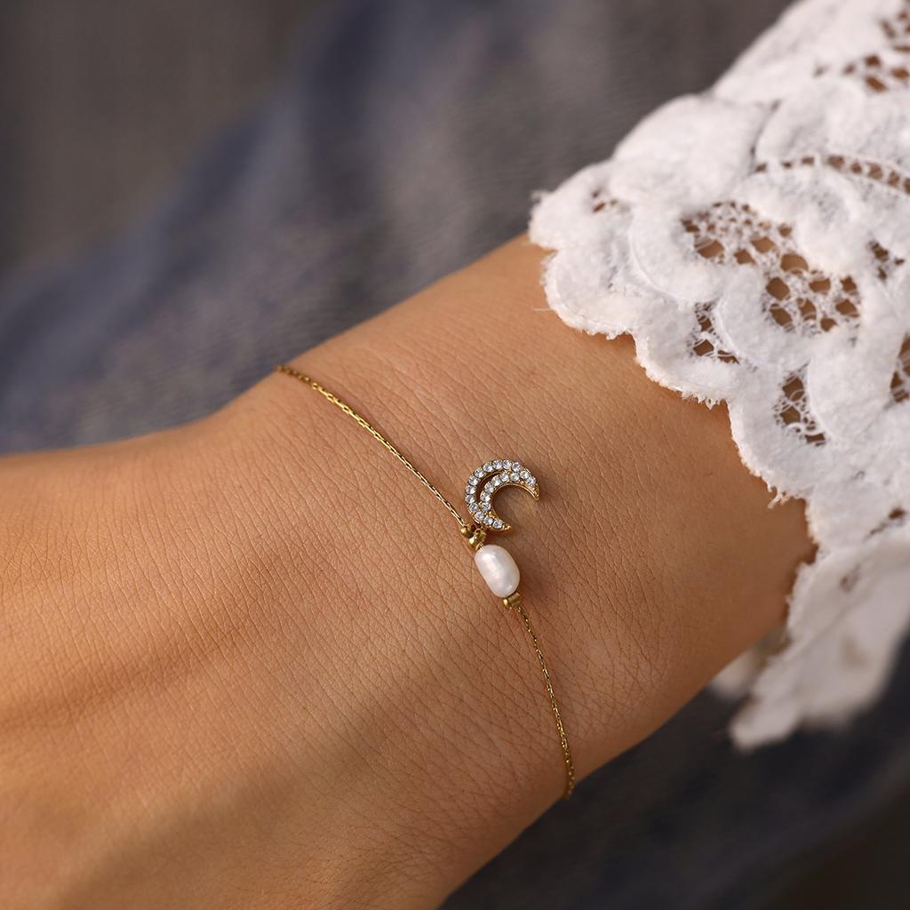 French Elegance Natural Freshwater Pearl Bracelet with Titanium Steel Moon Full Diamond Pendant Collarbone Necklace Set