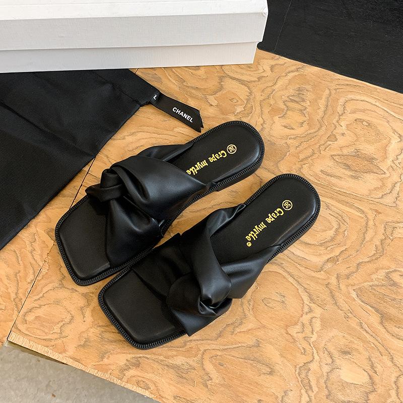

Grape mother, the same style, huge comfortable soft leather folds, kinks, versatile square head clouds, half towing women s summer wear beach slippers 40