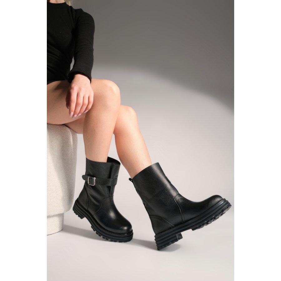 

Женские повседневные ботинки из натуральной кожи с детальным поясом на толстой подошве