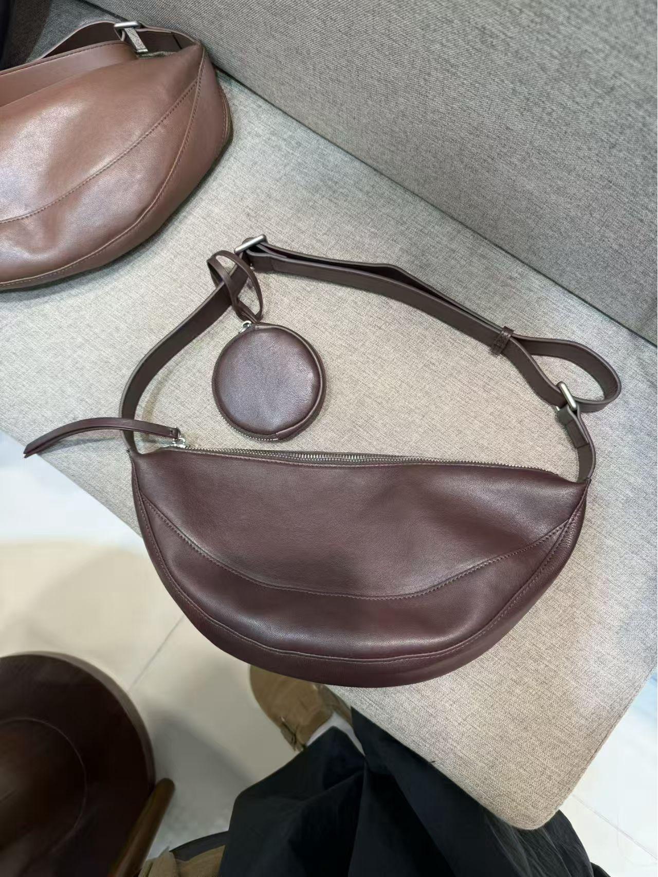 

Versatile Women s Lambskin Shoulder Bag 2025: Genuine Leather Crossbody Crescent Dumpling Bag 35*15 cm кавовий