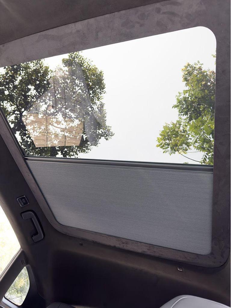 Ji 001 Blackout Sliding Sunroof Sunshade - Retractable Car Roof Canopy for Sun Protection and Heat Insulation, Black/Gray, Thickened.