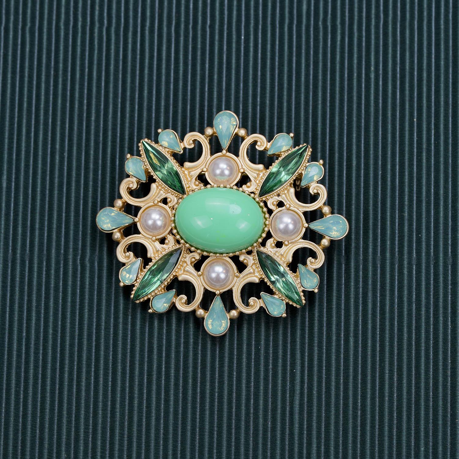 Barock Exquisite Damen Kristall Abzeichen Anstecknadeln Vintage Palast Metall Emaille Broschen Anstecknadeln Elegante Damenanzug Kleidung Schmuck beige