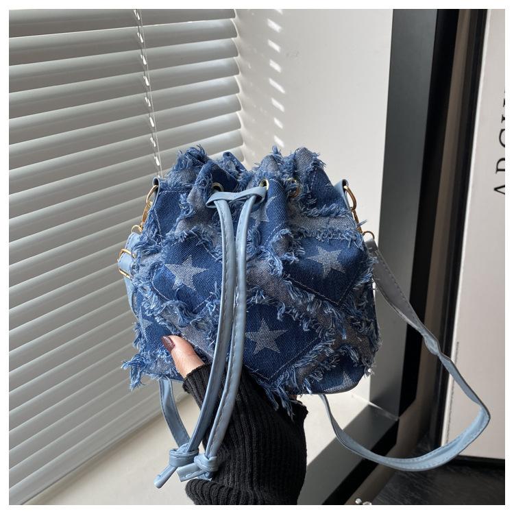 2025 Spring New Large-capacity Fashion Design Shoulder Leisure Bag Women's Tide Simple Commuter Portable Bucket Bag