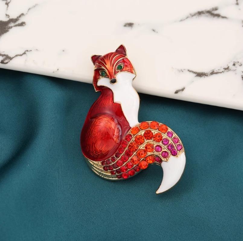 1Pcs Foxes Brooch Cartoon Animal Lapel Pins Corsage for Women Versatile Shiny Corsage Clothing Accessories Gifts