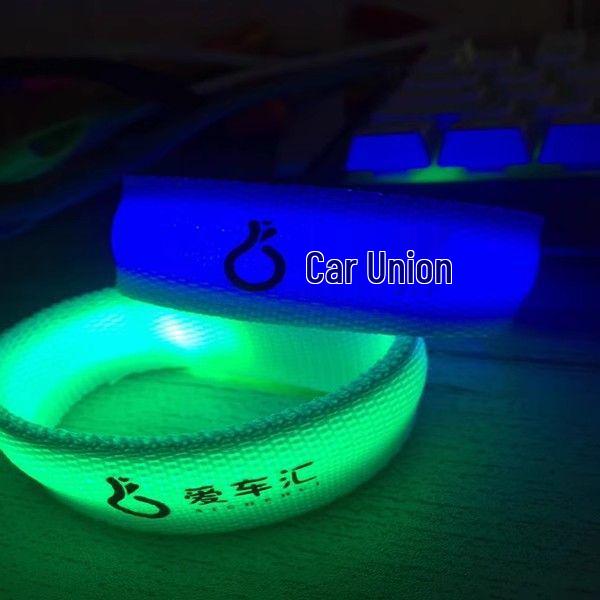 Dobíjecí LED sportovní náramek měnící barvu