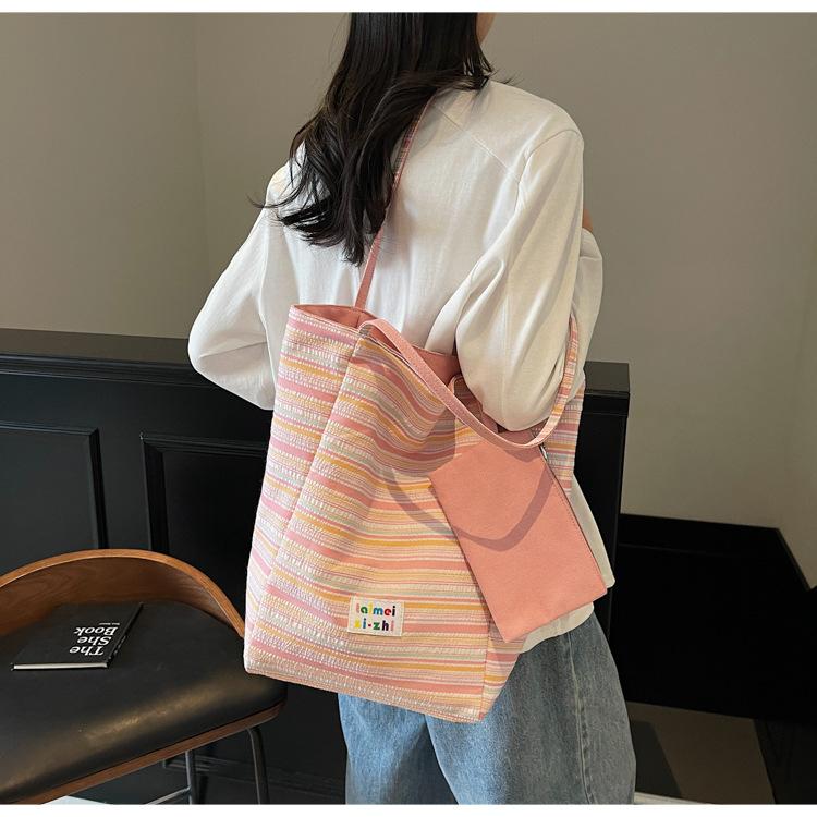 Large capacity canvas bag women's new lightweight shoulder bag vacation student leisure commuter tote bag