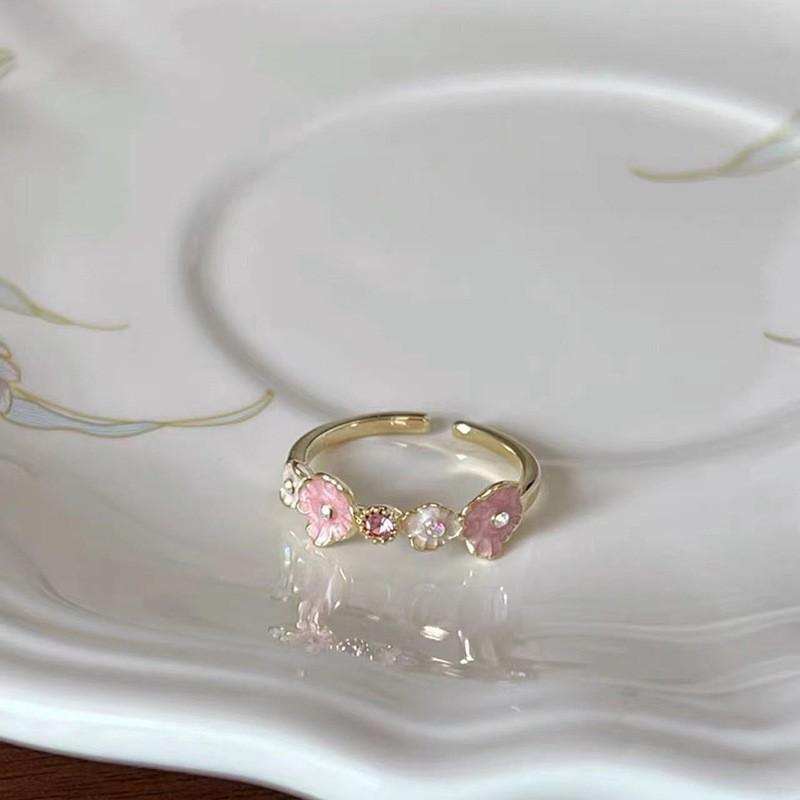 Silver Luxe S925 Ring Featuring Unique Pearl And Flower Design Perfect For Women