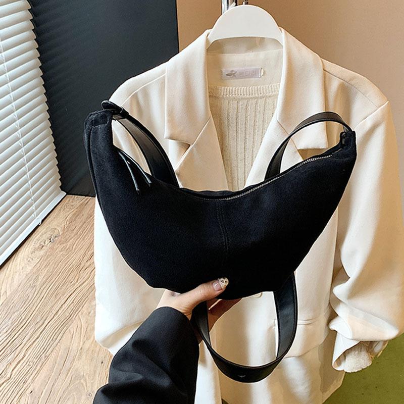 

Large capacity bag women s autumn and winter niche matte retro messenger croissant bag commuter dumpling bag чёрный