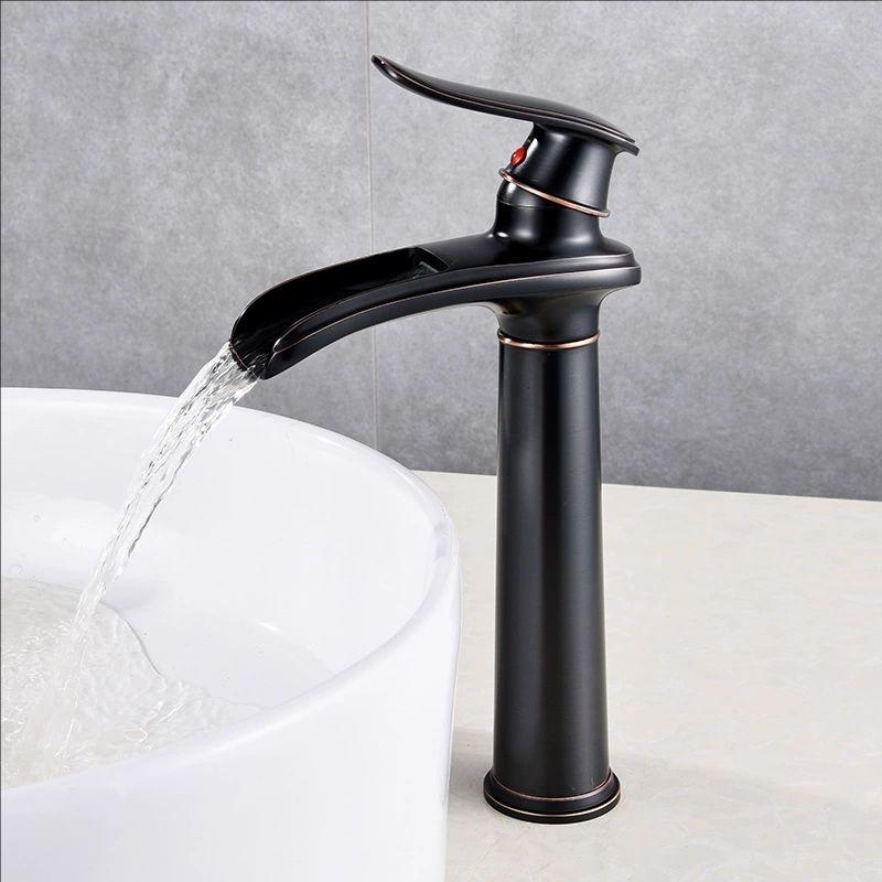 Chromowana bateria umywalkowa Mosiądz Czarny Retro wodospadowa bateria umywalkowa Europejski styl Mieszacze ciepłej i zimnej wody bateria