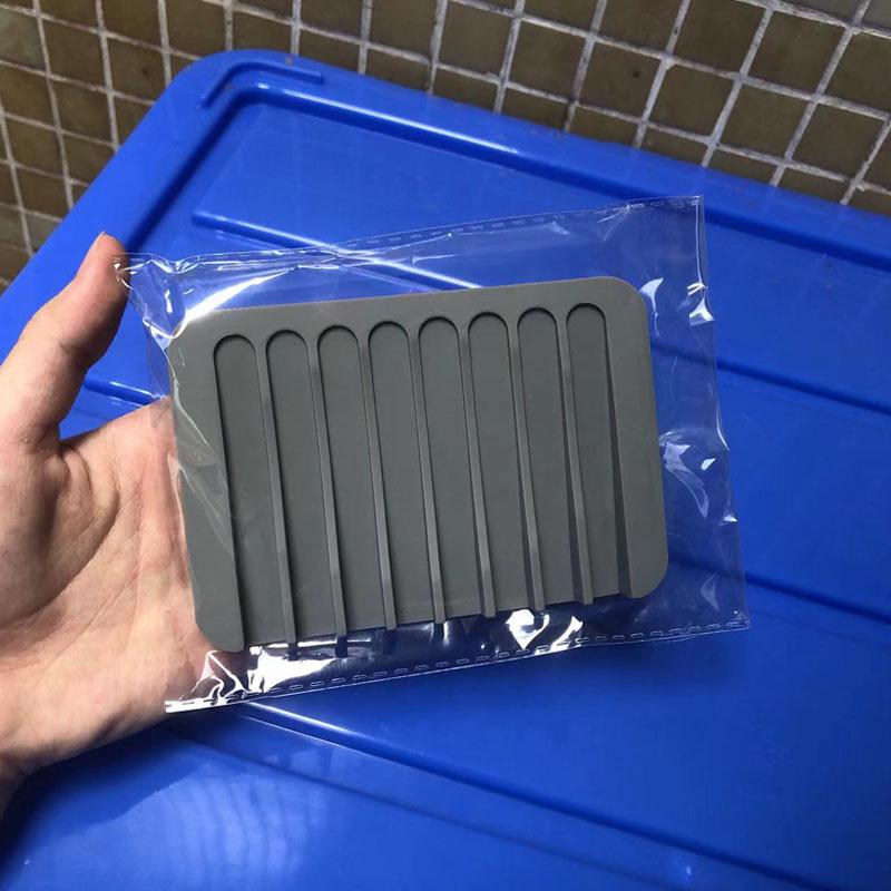 Comb-Shaped Silicone Soap Holder with Self-Draining Design for Bathroom Vanity.