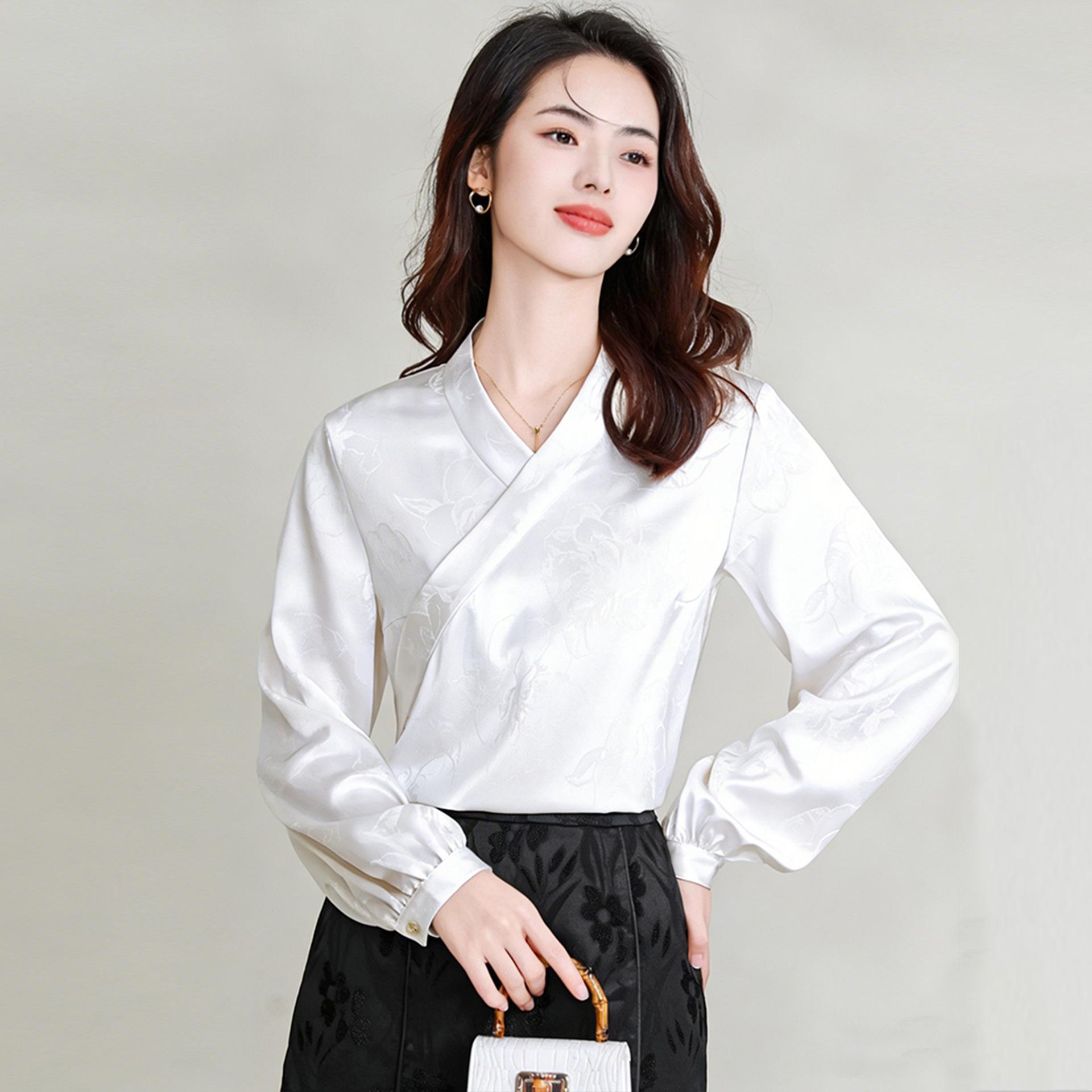 

2026 Women s V-Neck Jacquard Shirt - Retro Court Style XL (for 90-105 jin) белый