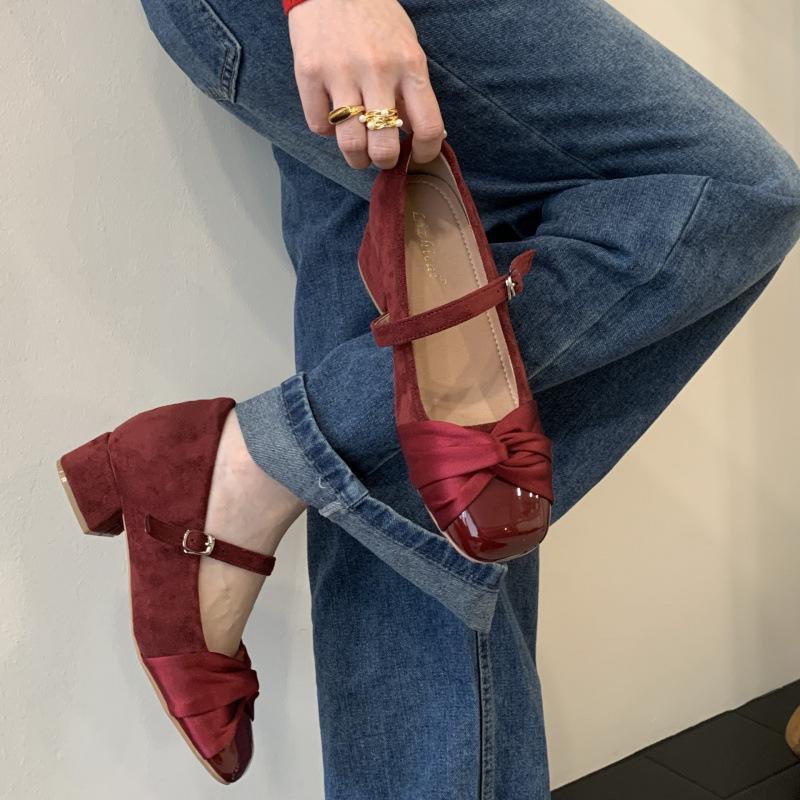 

2025 new French satin one-word buckle with shallow mouth single shoes women s bow night breeze with skirt square head inner height increase 39 бордовый