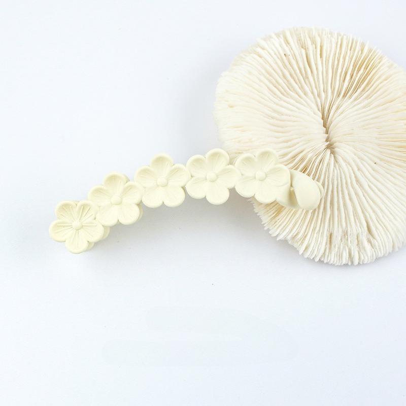 Flowers Twist and Curl with Small-sized Hair Volume Simple Vertical Hair Clips with Anti-slip PropertiesVersatile Hair Clips for The Back of The Head.