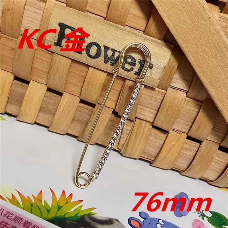 Waist-Slimming & Anti-Exposure Brooch Pin – Clothing Accessory for Secure Fit