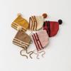 Koreanischer Winter-Streifen-Kinderhut mit Ohrenschutz & Bommel – Gestrickte Woll-Baby-Pullovermütze für Mädchen