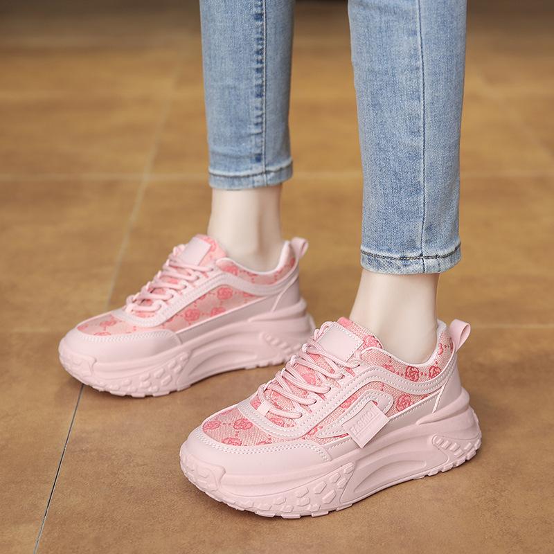 

Ретро кроссовки для женщин 2025 новые с цветочной вышивкой легкие повседневные туфли популярные на толстой подошве повседневные на мягкой подошве спортивные туфли 40 розовый