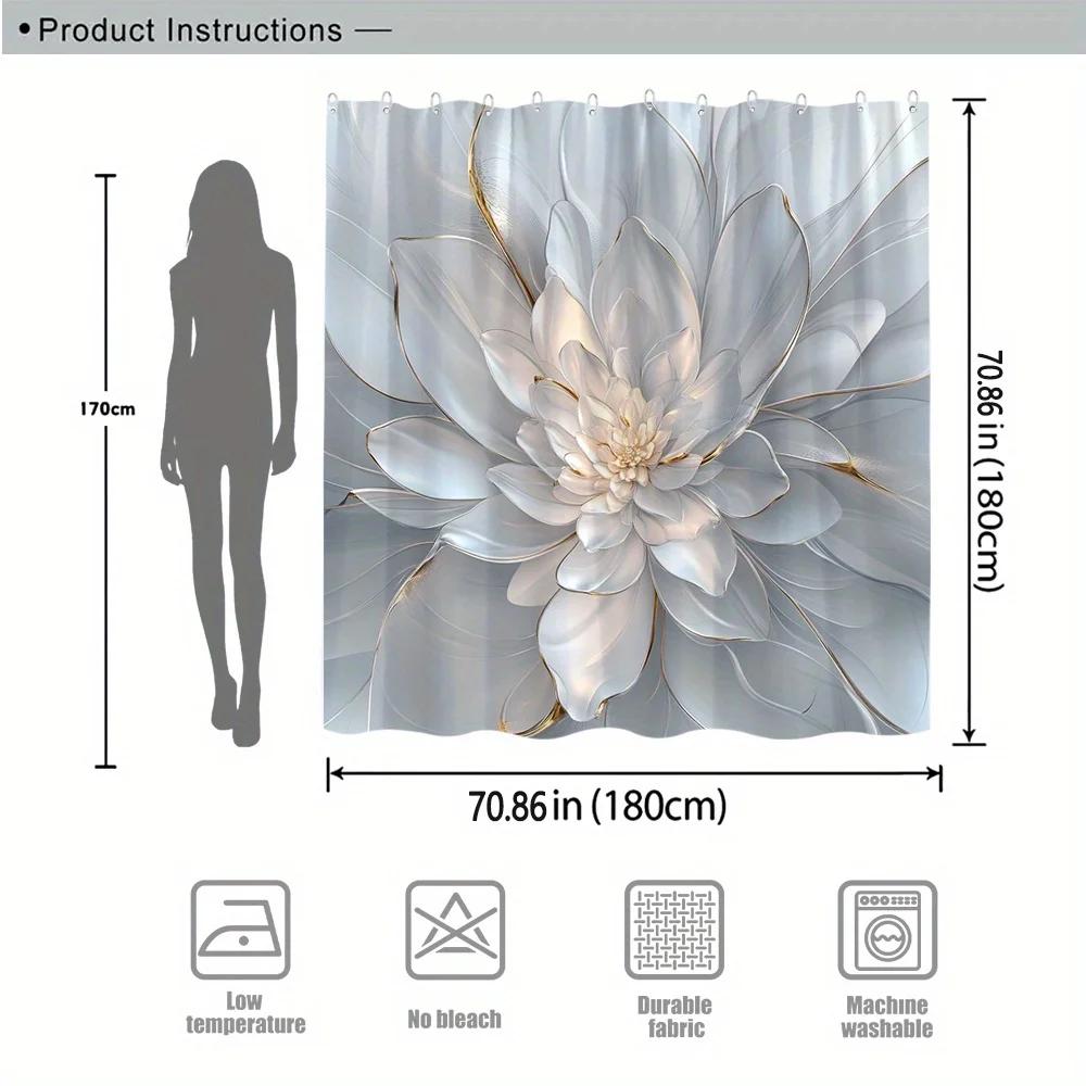 Rideau de douche luxueux à fleurs blanches, Accents dorés, Motif fleuri en gros plan, Pétales lisses, Bords élégants, Salles de bain modernes