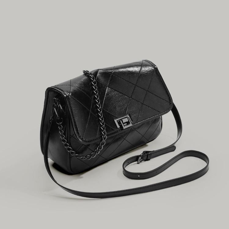 2025 New Women's Bag Small Style Quilted Chain Bag Fashionable Single Shoulder Small Square Bag Commuter Crossbody Bag