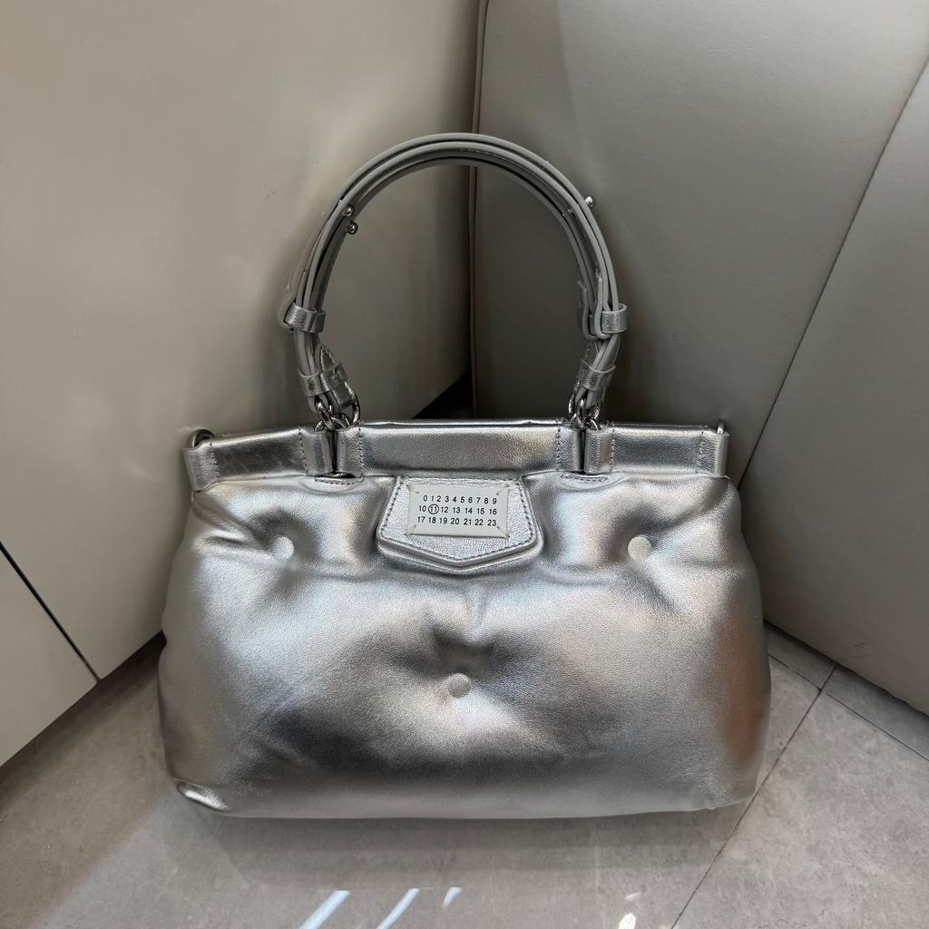 2026 Zahraniční obchod Ovčí kůže Polštářová taška Velká kapacita Módní Všestranná Měkká taška jako oblak Tote Přenosná Večerní taška Ženy