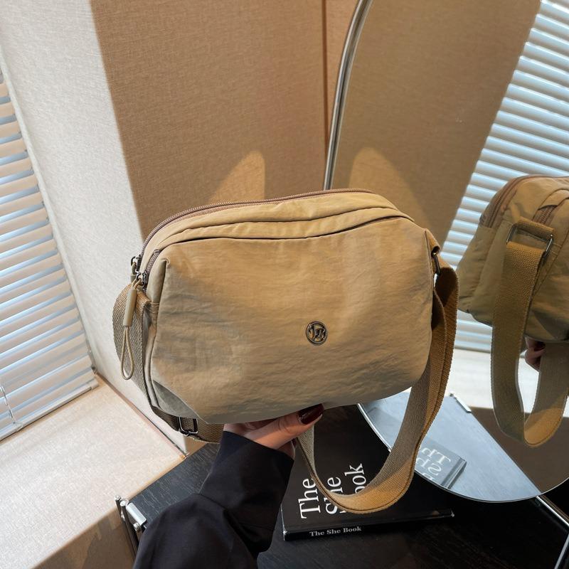 

Новая летняя маленькая сумка модная простая универсальная повседневная многослойная на плечо дорожная кроссбоди сумка-подушка женская хаки