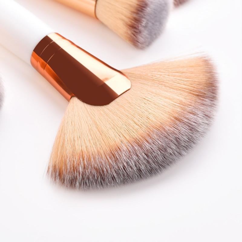 Elegant Fan Cosmetic Brush For Detailed Makeup Application Everyday Makeup Essential Full Coverage Concealer Brush