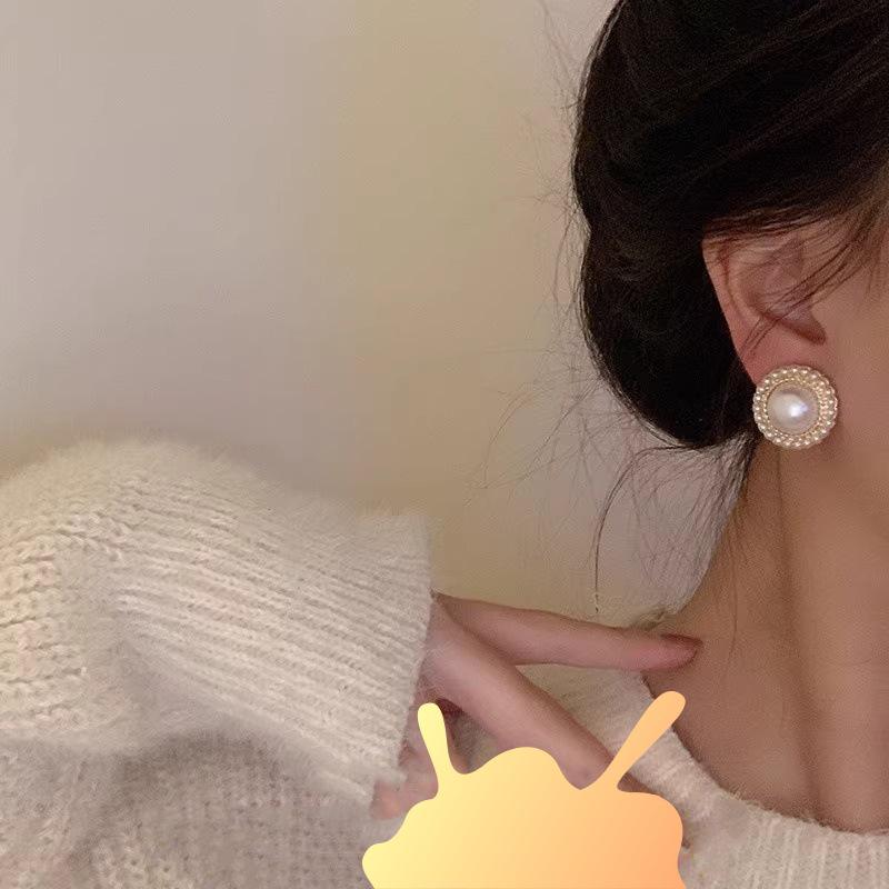 Retro Hong Kong 925 Silver Pearl Stud Earrings - Hepburn Style, High-End, Trendy, Circle Design