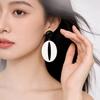 Boucles d'Oreilles Femme Géométriques Rétro Ovales Creuses Style Hong Kong Splicing Exagéré Contraste Noir et Blanc