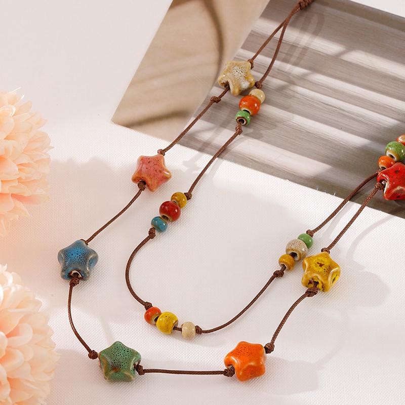 Fargerikt keramisk halskjede Boho-stil Håndlaget justerbart halskjede Enkelt vevd tau Keramisk halskjede Smykketilbehør Gaver