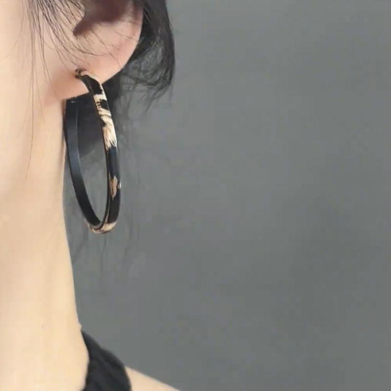 Exaggerated Metal Geometry Large Circle Leopard Print Hoop Earrings for Women Fashion Autumn and Winter Ear Jewelry Gift